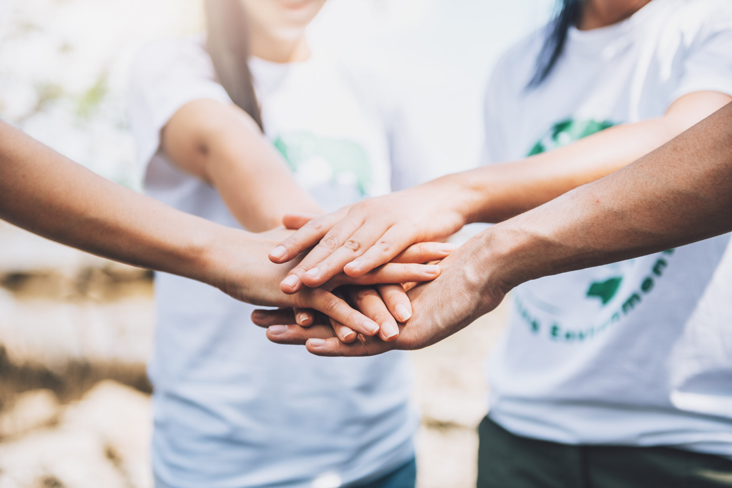 Mãos unidas em um gesto de colaboração